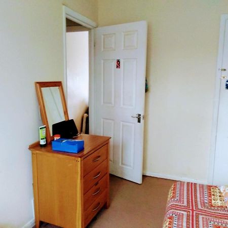 Comfortable Double Bedroom In London ホーンチャーチ エクステリア 写真