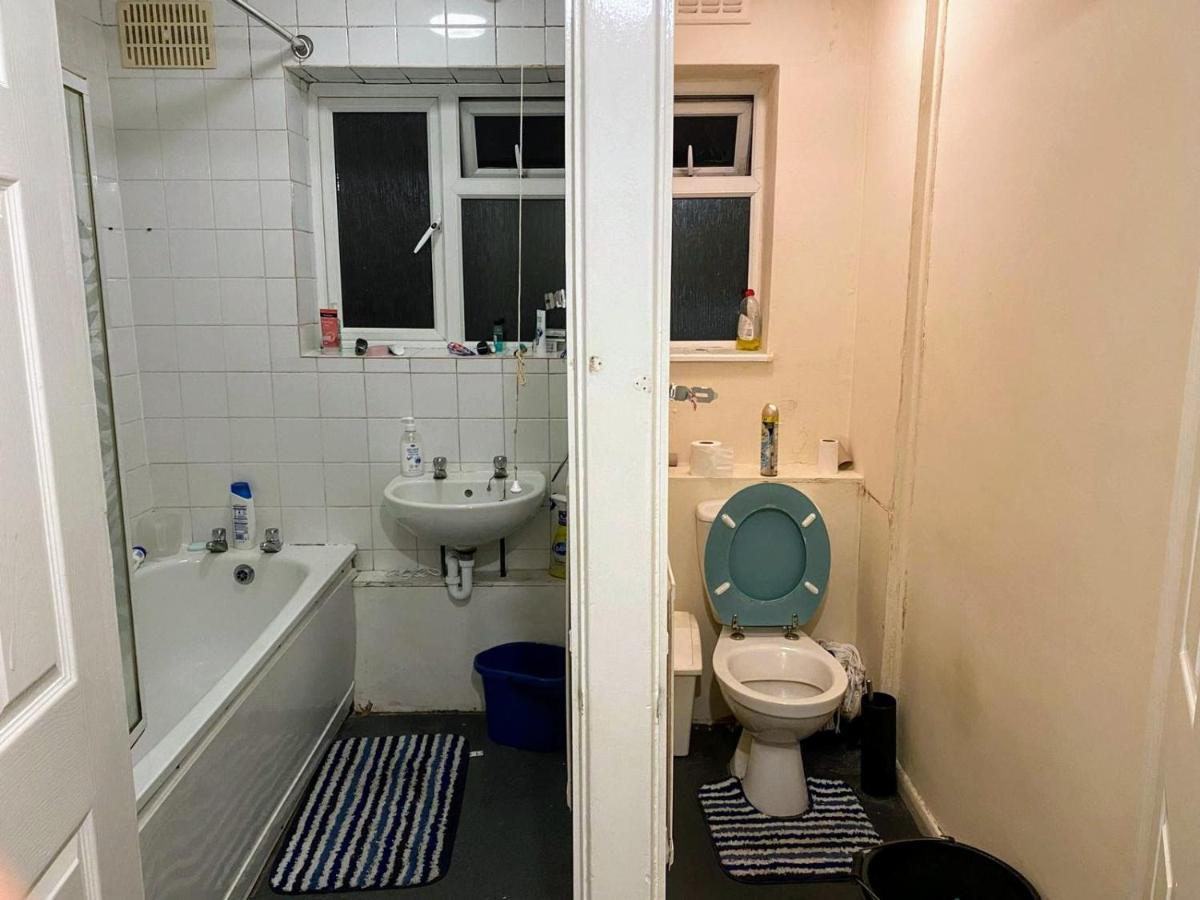 Comfortable Double Bedroom In London ホーンチャーチ エクステリア 写真